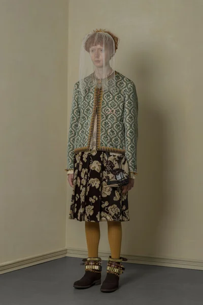 Look 3